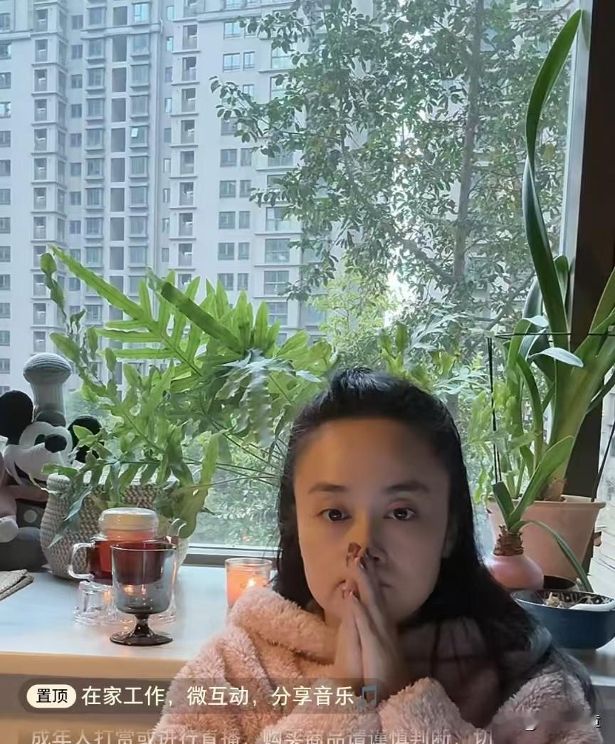 还记得一位叫朱丽叶的女主持人吗？
当年在上海荧屏上，有一位走古灵精怪基调的女主持