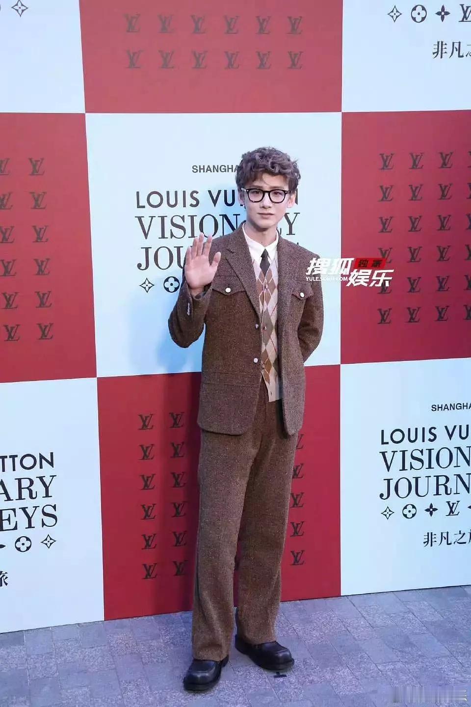 白敬亭lv造型 ​​​