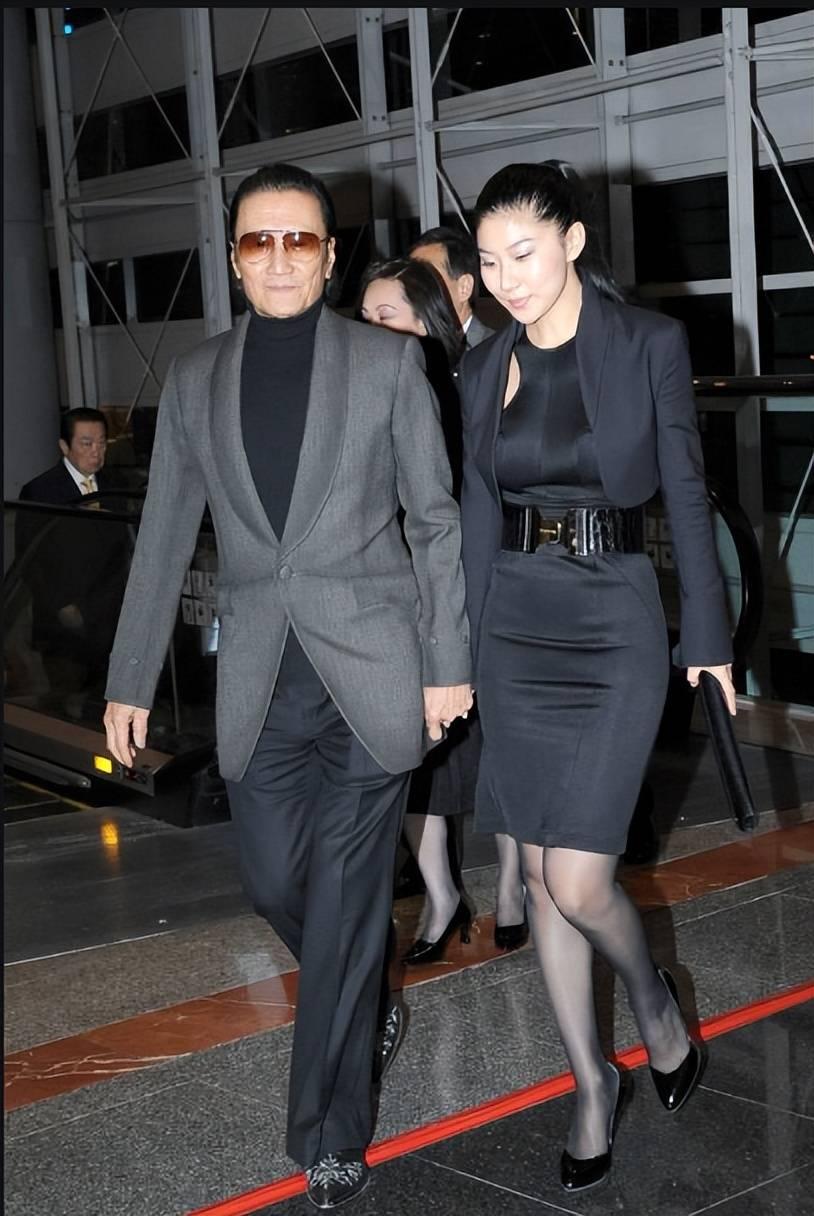 最近《功夫女足》很热，所以又把星爷的作品看了一遍，《少林足球》百看不厌。

昨天