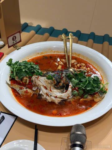 快把王霏霏打包送到中餐厅家乡美食大赛 别人看比赛只品尝美食，王霏霏一心钻研做菜技