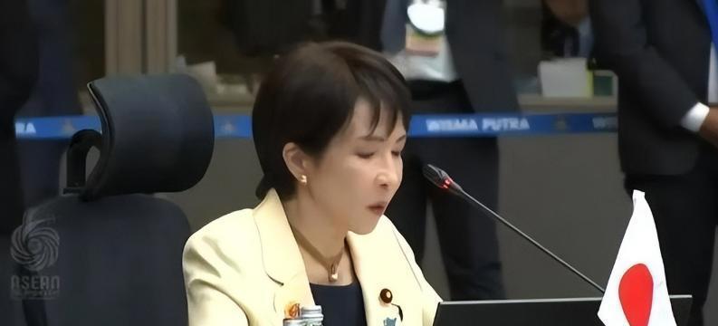 一周两步棋！日本解禁杀伤性武器后，高市早苗再放狠话，“新型作战”到底要打给谁看？