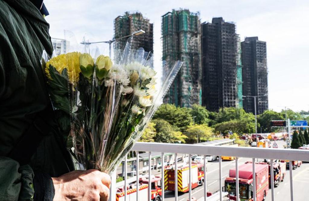 对于香港大埔宏福苑5级火灾，造成最少128名民众死亡，1名消防员殉职，台网红“馆