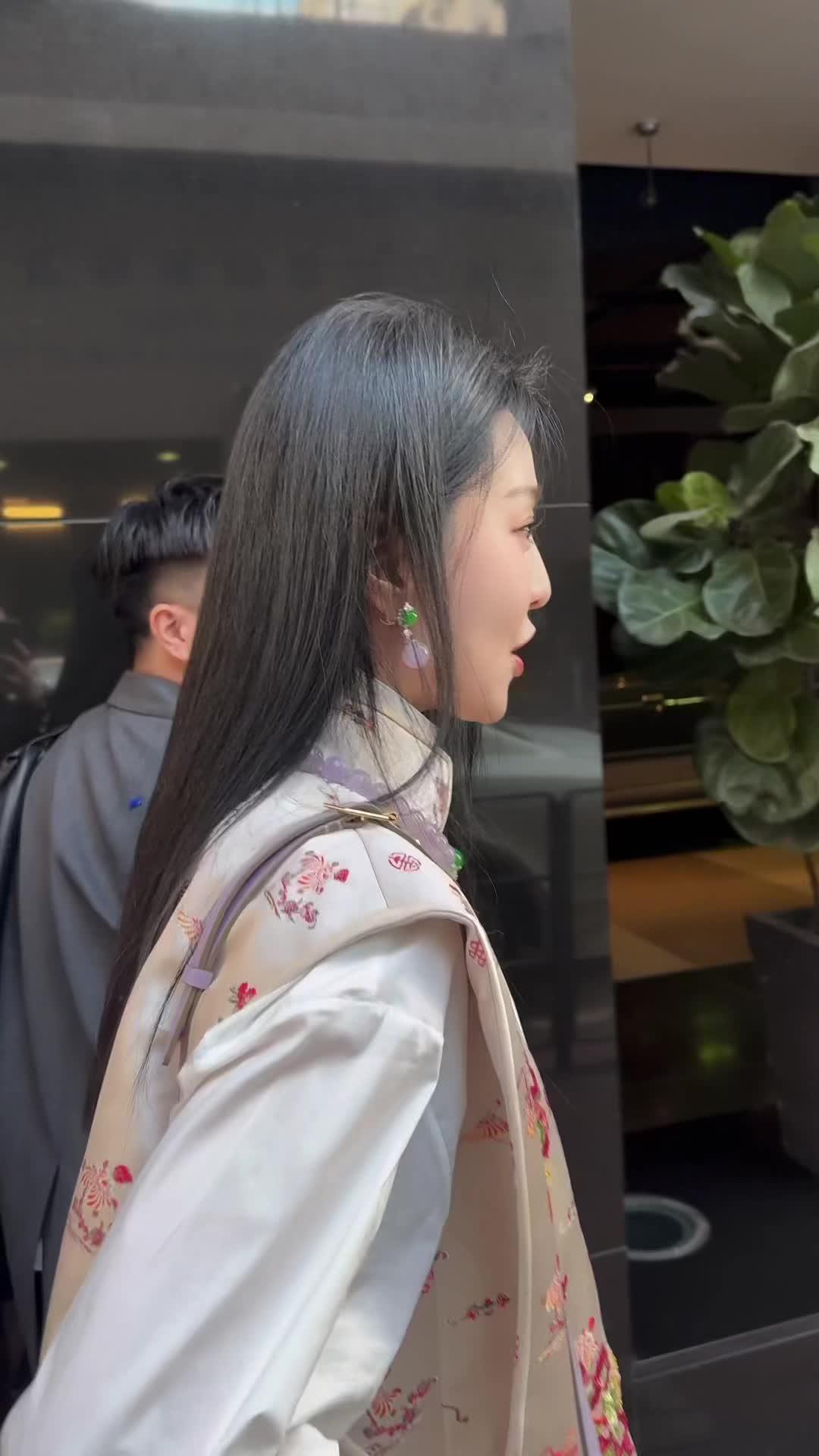 她真的怎么可以这么美 香港偶遇范冰冰