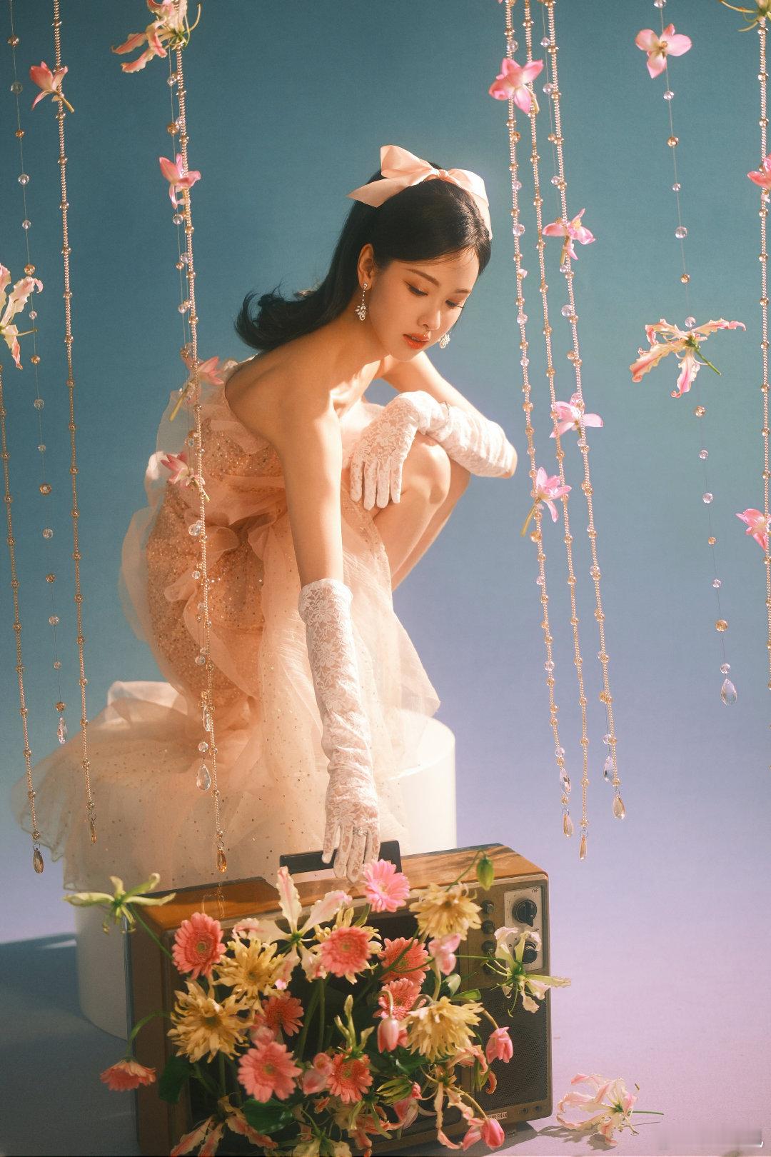 陈都灵复古挂历女郎  陈都灵挂历女郎  陈都灵[超话]  这也太有年代感复古感了