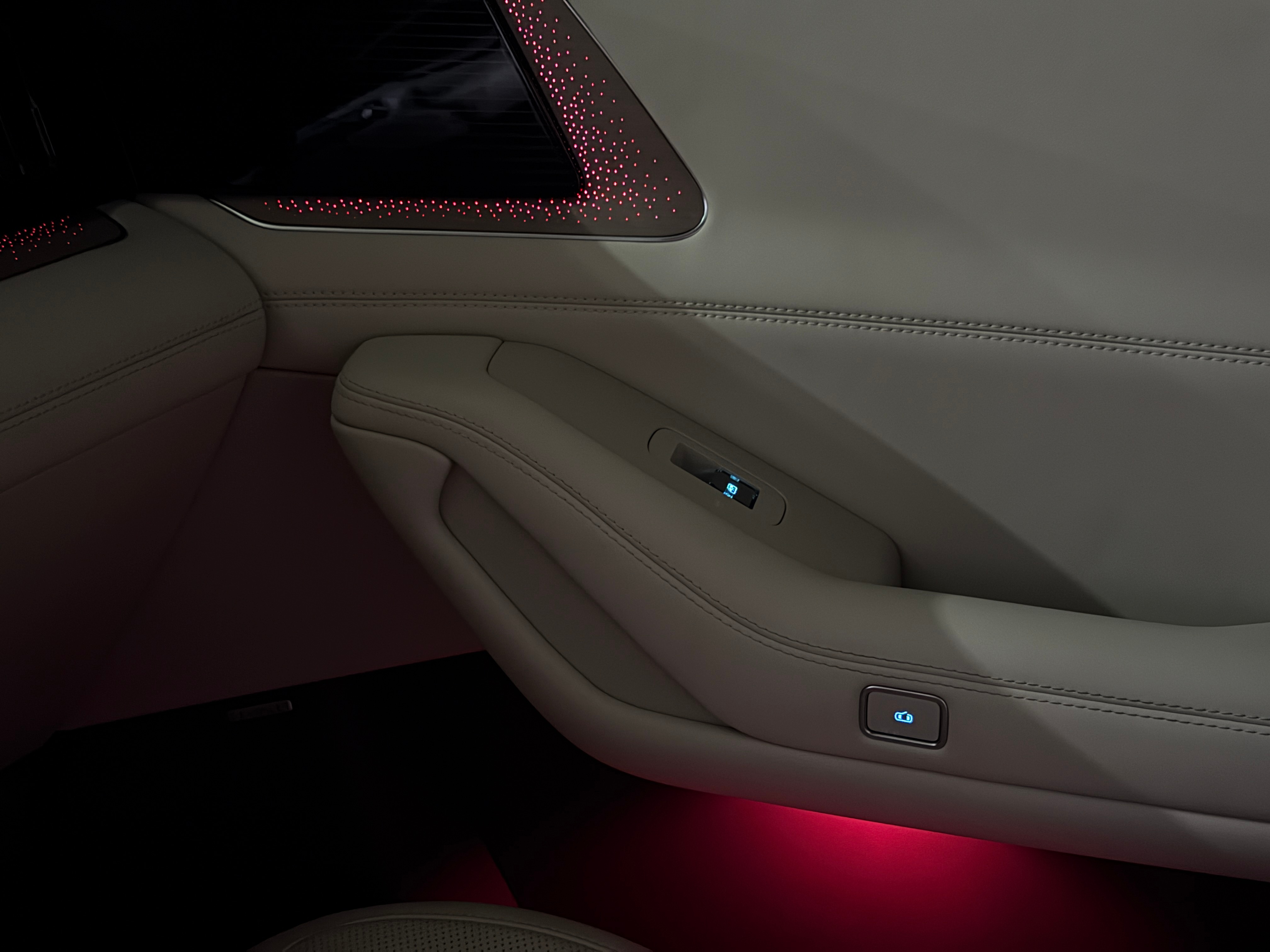 什么车🚗的屏幕这么大？氛围感这么带劲啊！大v聊车比亚迪