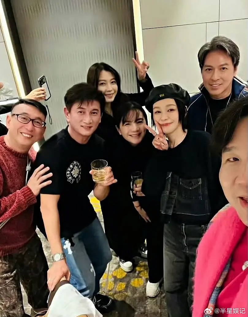 已婚十多年，还去前女友在的场合，这合适吗