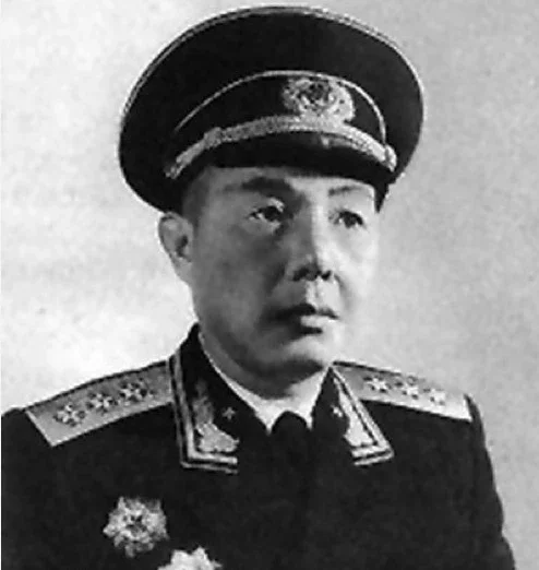 开国上将爱上小自己24岁的姑娘，父母坚决反