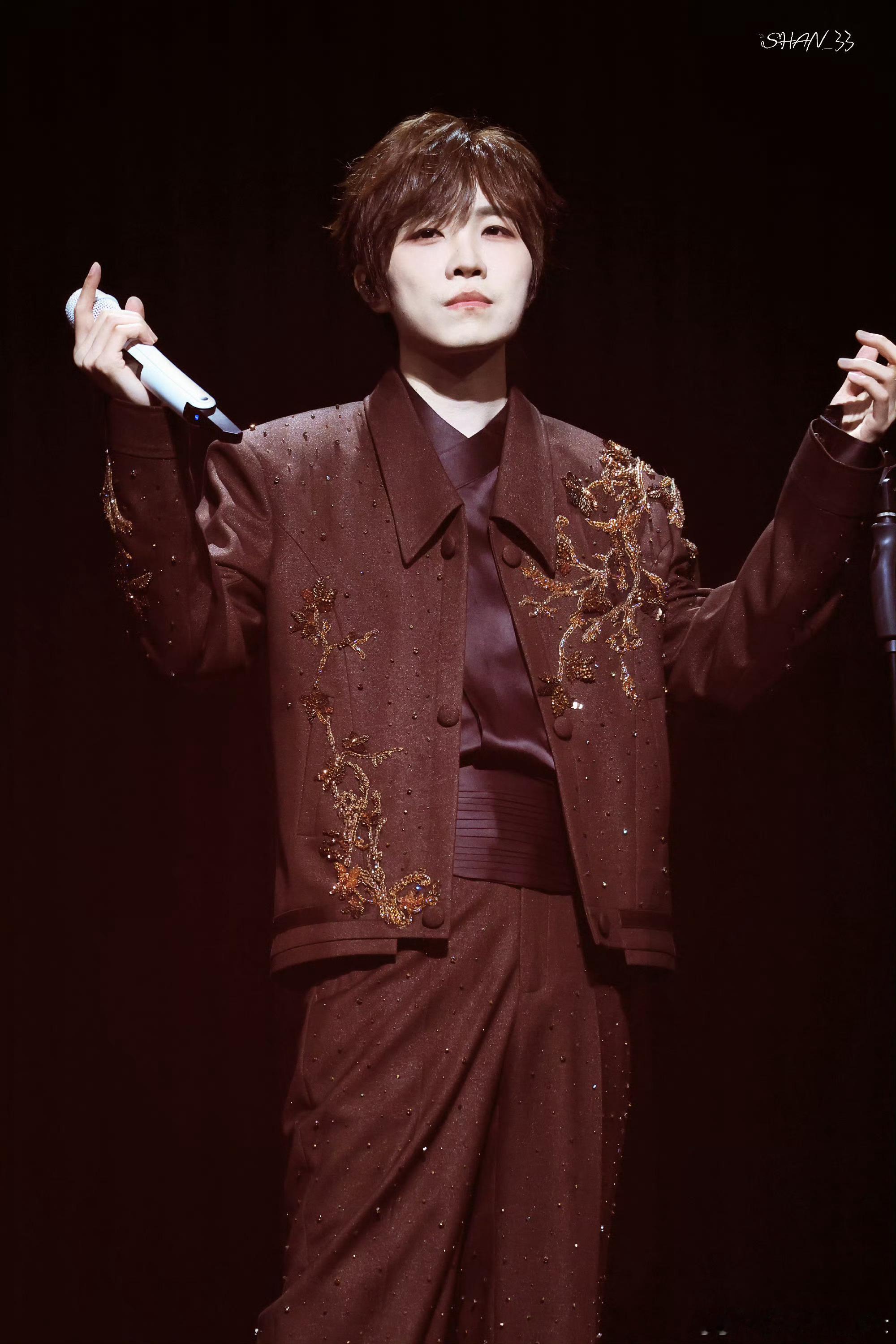 徐良徐良不仅有曲库还有题库徐良题库又更新了徐良的舞台藏着双重惊喜，动听曲目治愈内