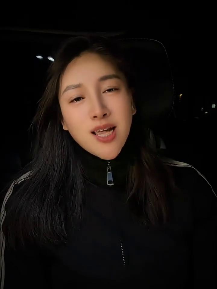 爱一个人别爱得太满。
给所有男人一个忠告：如果你对一个女人越来越好、越来越在乎、