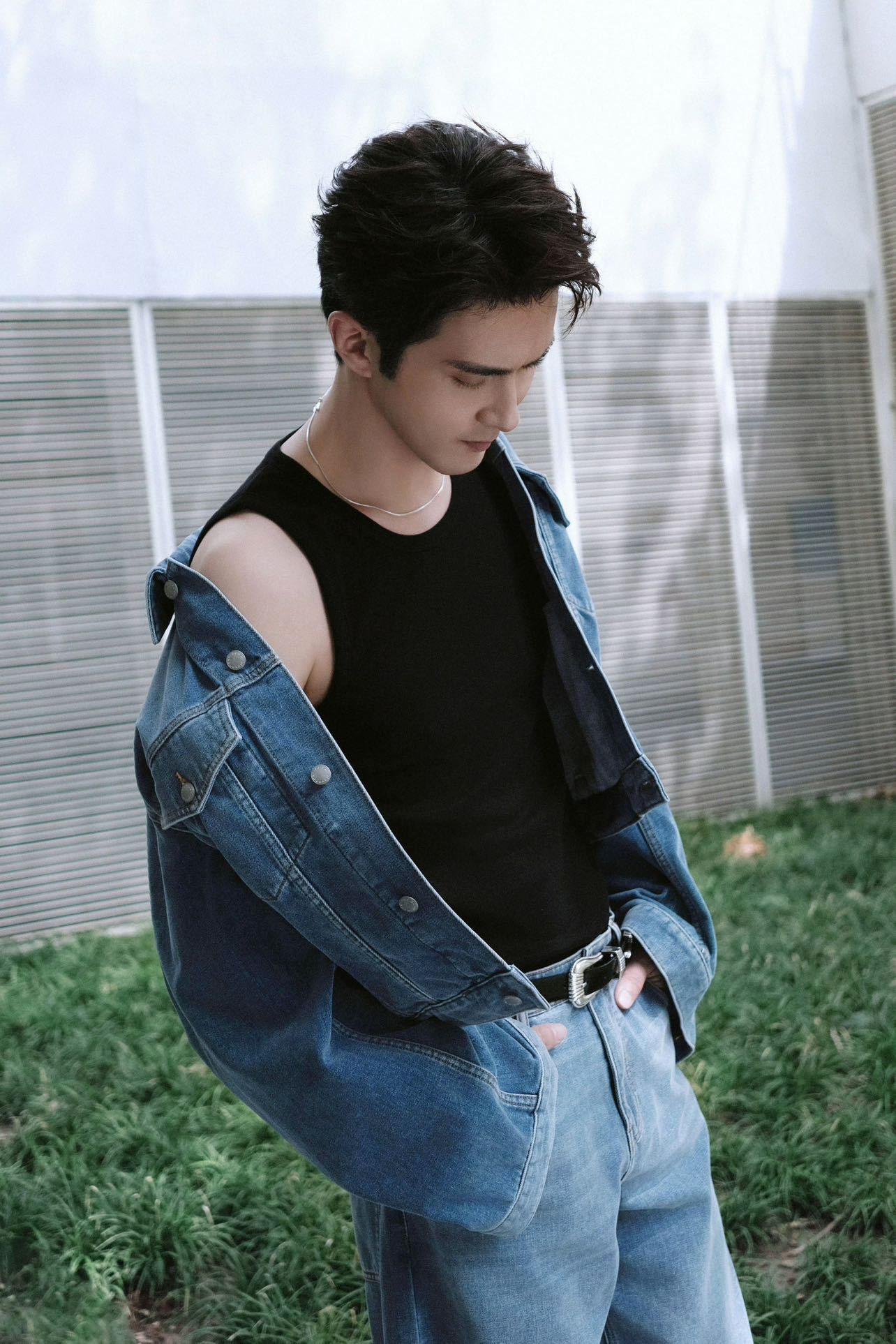 高伟光熟男苏感 妈呀所有人保持嘴角干燥这个高伟光熟男苏感真的夯爆了！金丝眼镜一戴