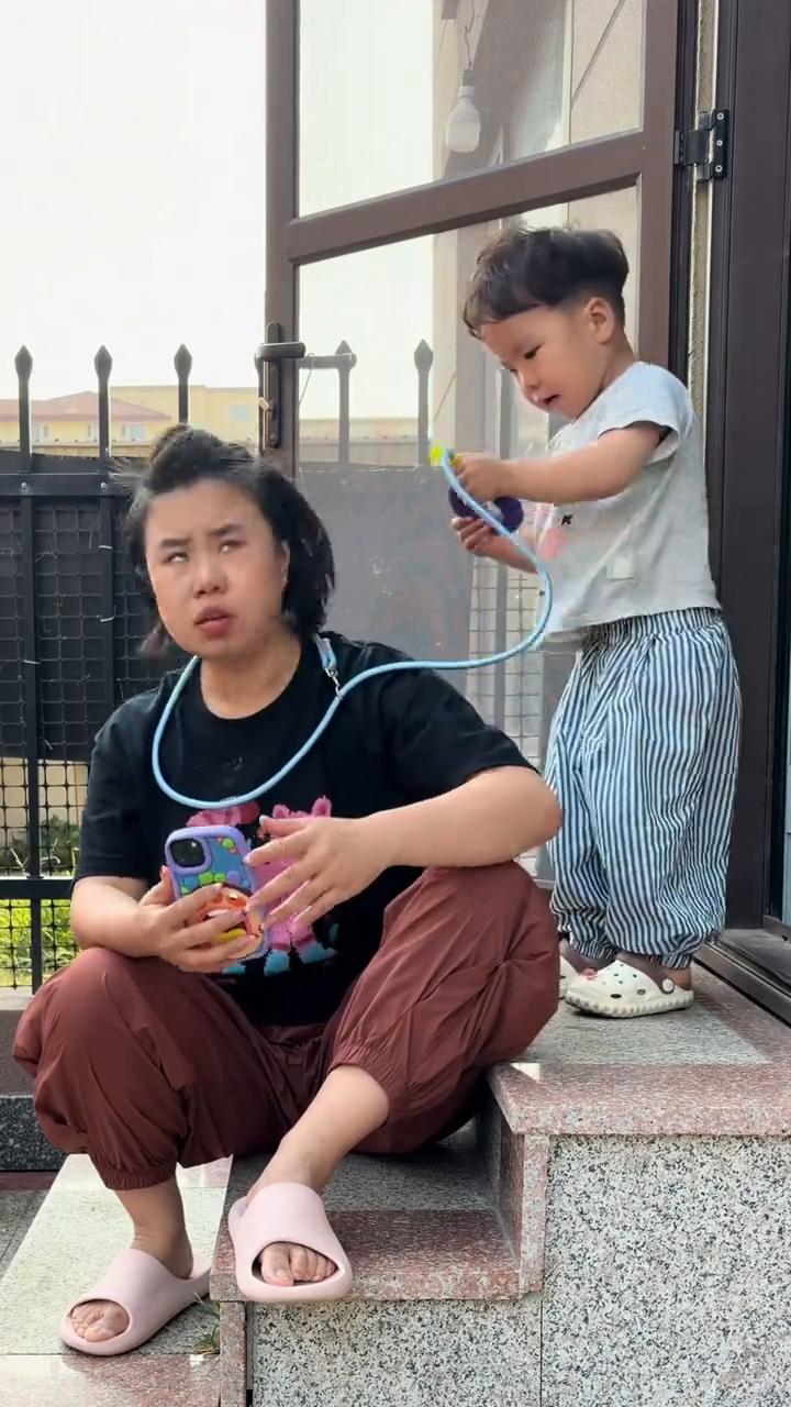 有人。