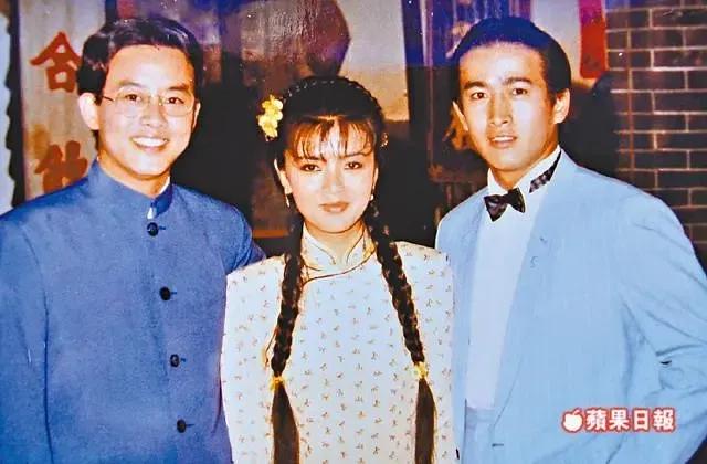 #老照片# #港台明星记忆# 1985年华视出品电视剧《红粉佳人》三位主演的合影