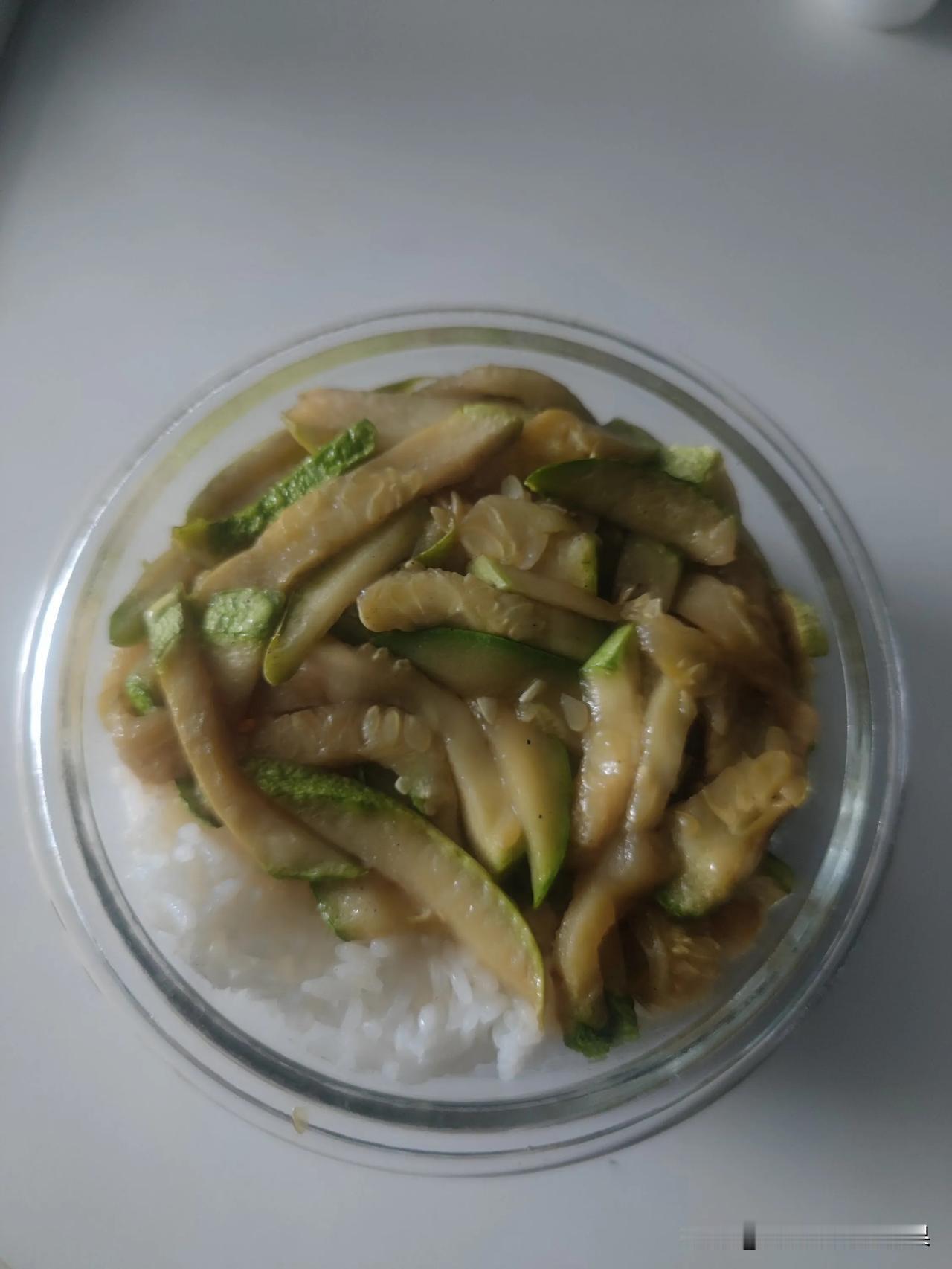 这人吧，真是整天忙忙碌碌的，不就是为了一日三餐

首先得吃饱饭，保证自己能活得下