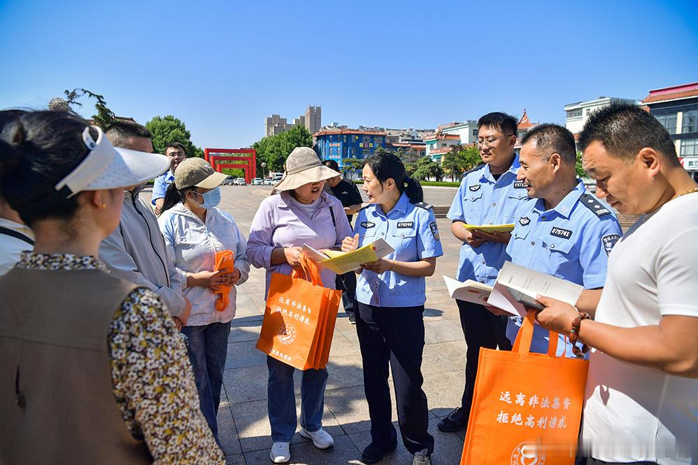 《关于警惕非法集资犯罪的预警》   近年来，由于社会经济增长总体速度放缓，很多隐