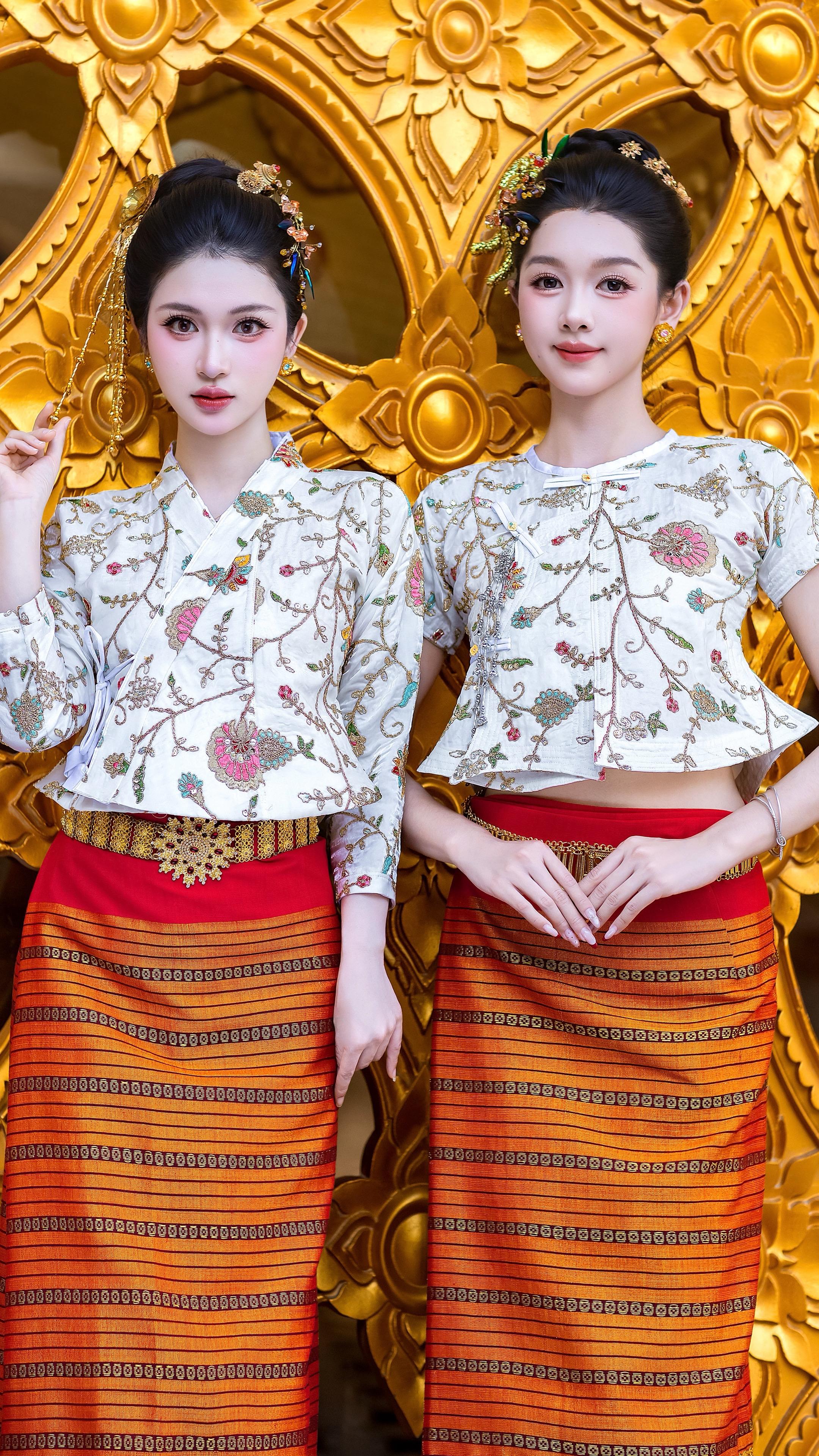 “红白撞色真的很有复古感。”