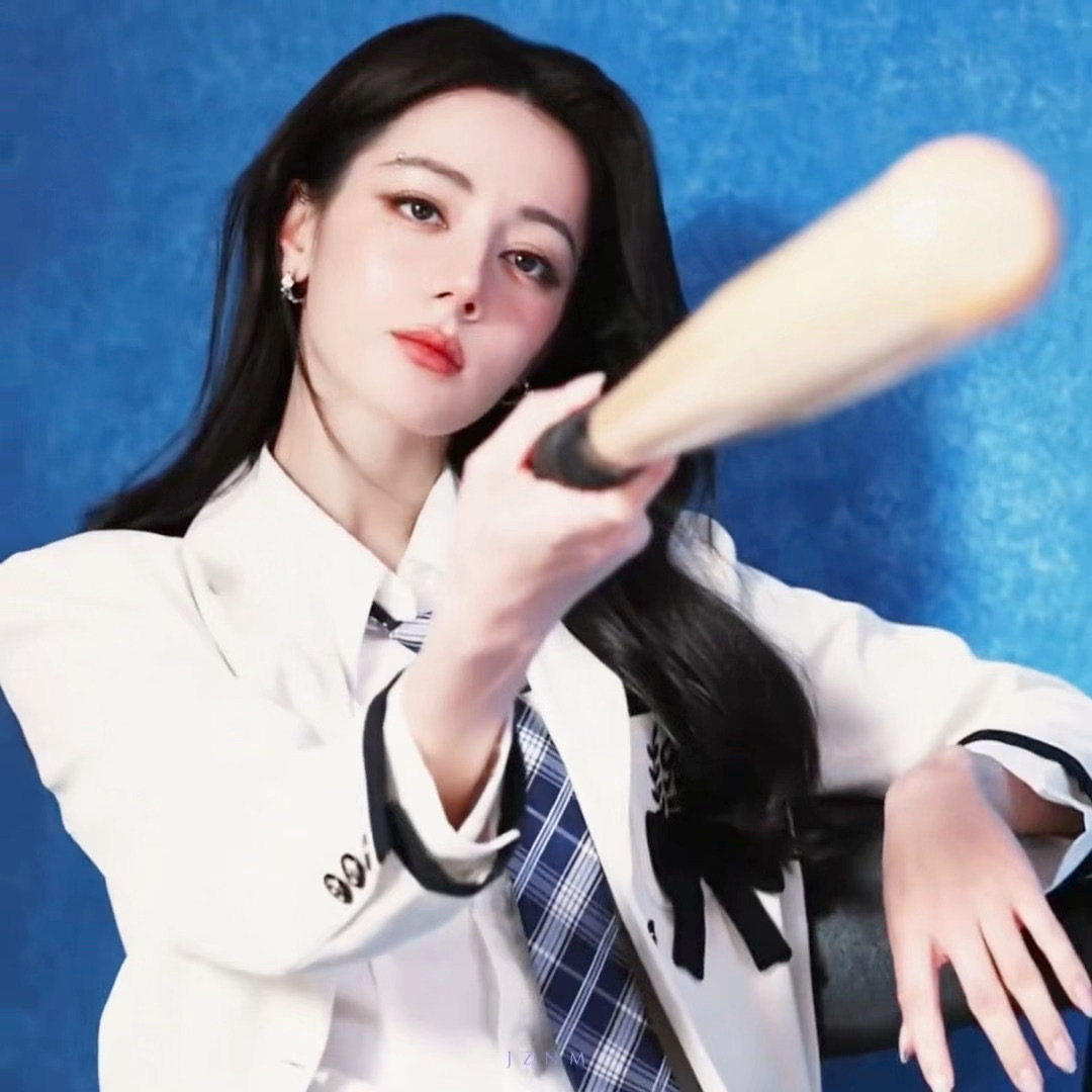 哈哈哈哈哈 那我很适合跟巴巴一块打球了 学姐可以吗🥺热巴打羽毛球有一种清澈的愚