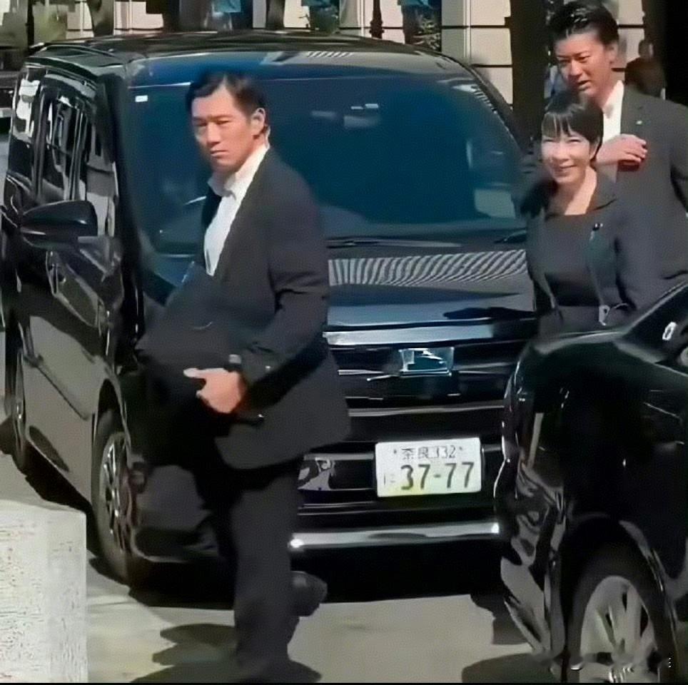 高市早苗的“37 - 77”车牌，是对历史的公然挑衅
 
近期有网友拍到，日本首