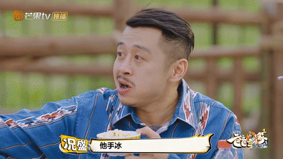 #况三喜给马立奥暖手# 况三喜马立奥两个小朋友是真的会时刻都关心着对方，并且在相