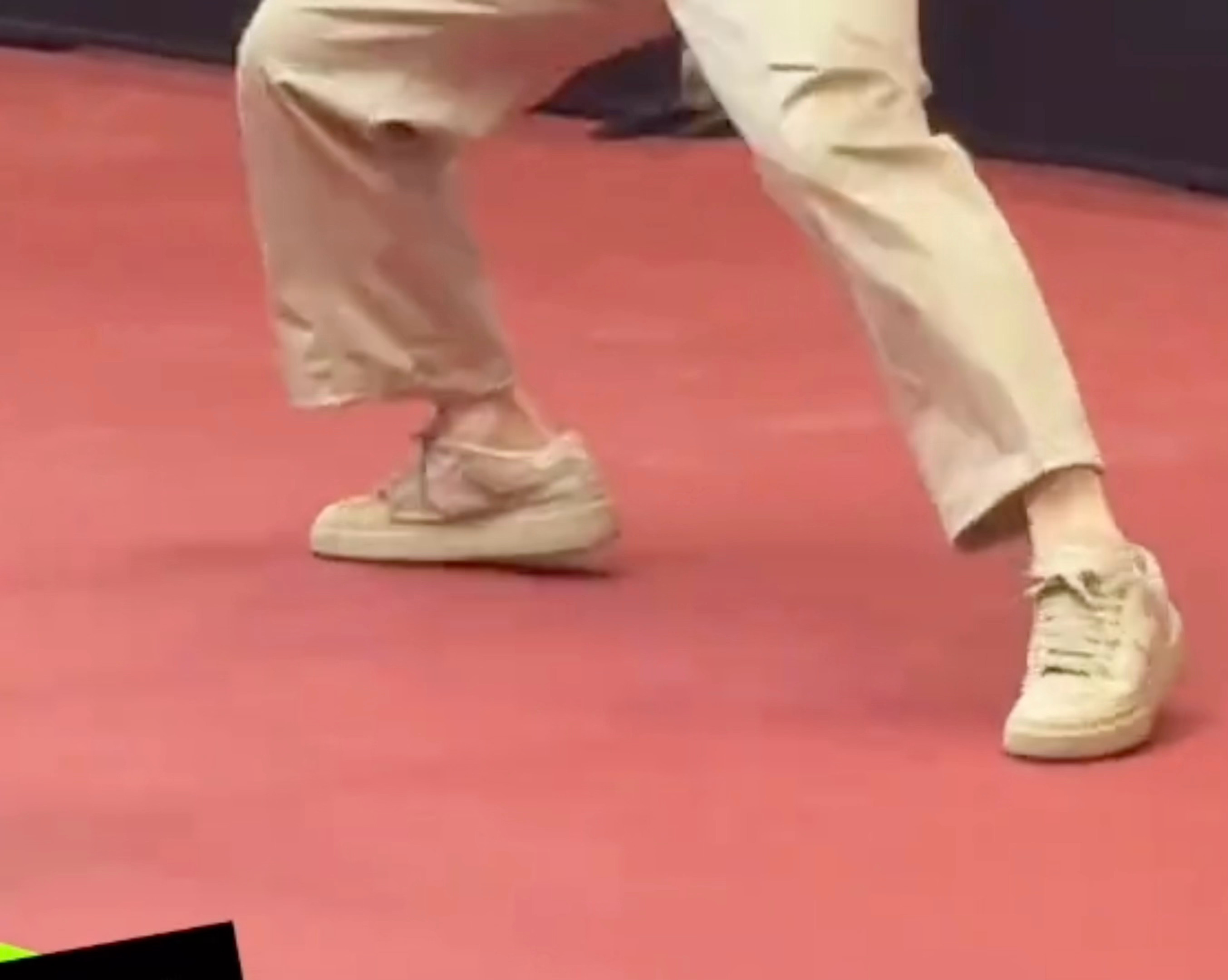 脚踝也太细了 咚咚 樊振东
