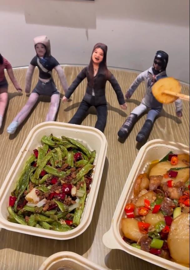 过年背着妈妈点外卖 过年背着妈妈点外卖，点的不只是美食，更是年轻人对“年味自主权