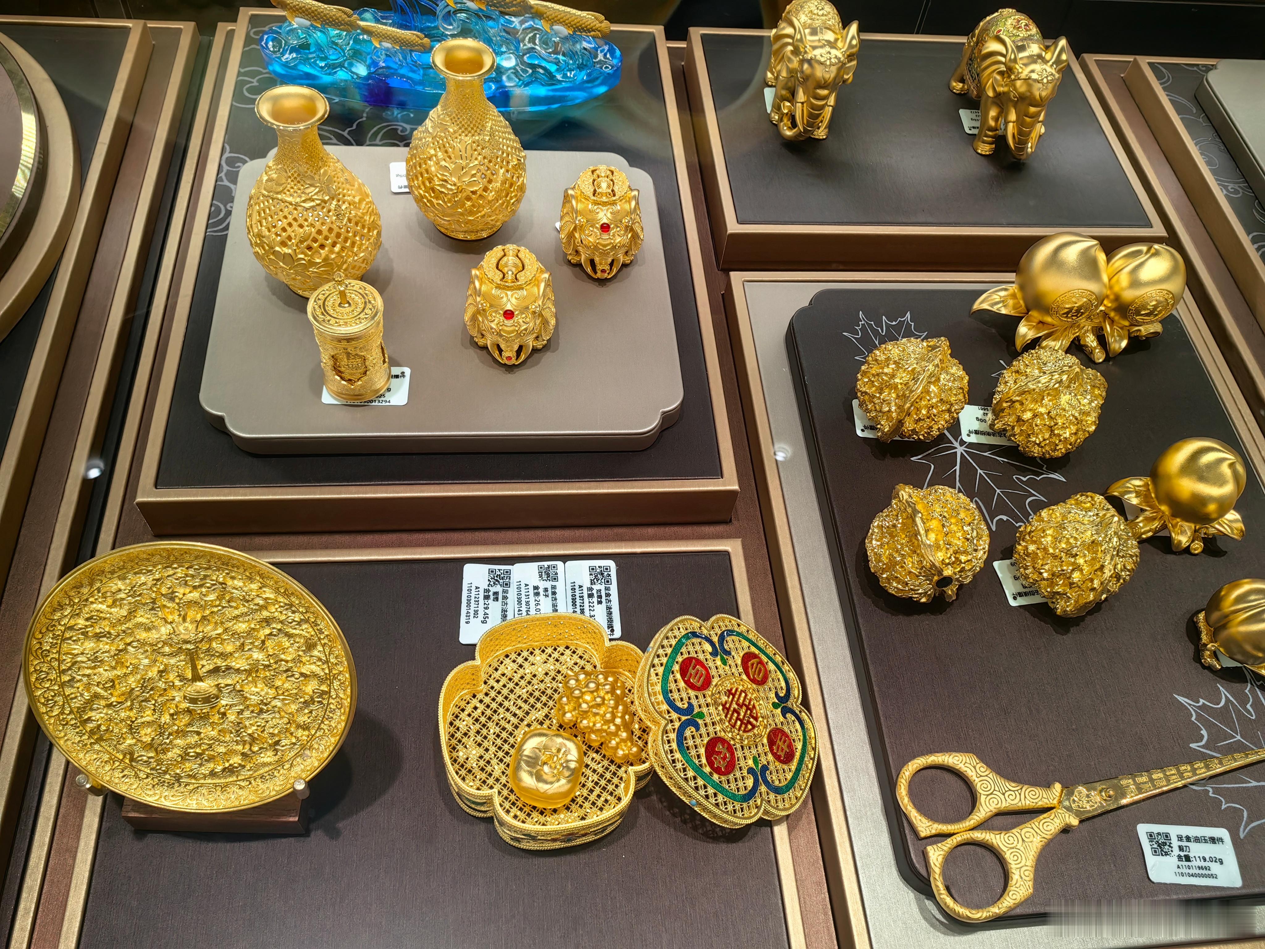 【】11月20日，上海黄金交易所发布《关于继续做好近期市场风险控制工作的通知》（