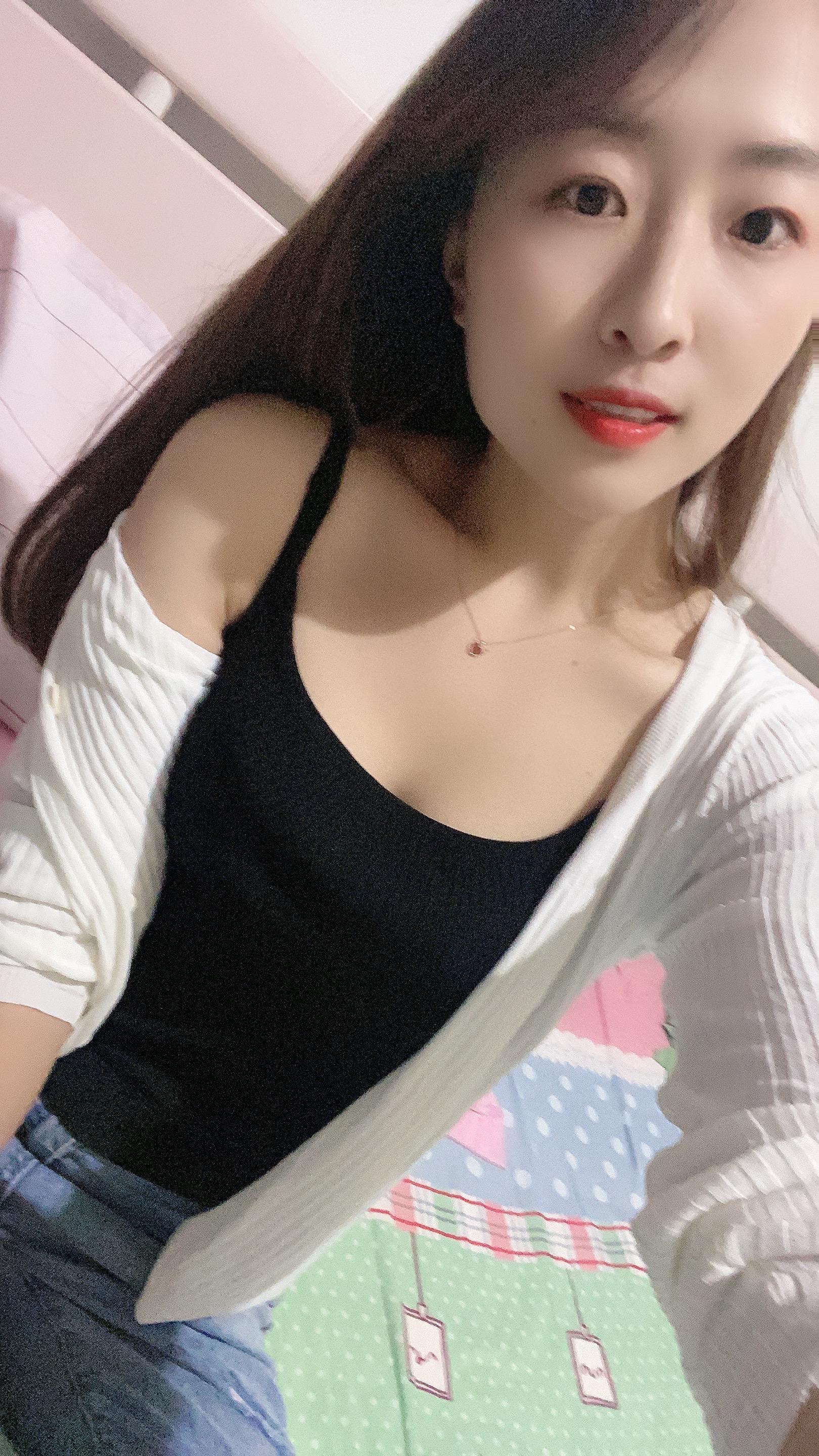 独自熬过最难熬的日子 心也就空了 往后什么都不在意  也什么都不怨了 ...