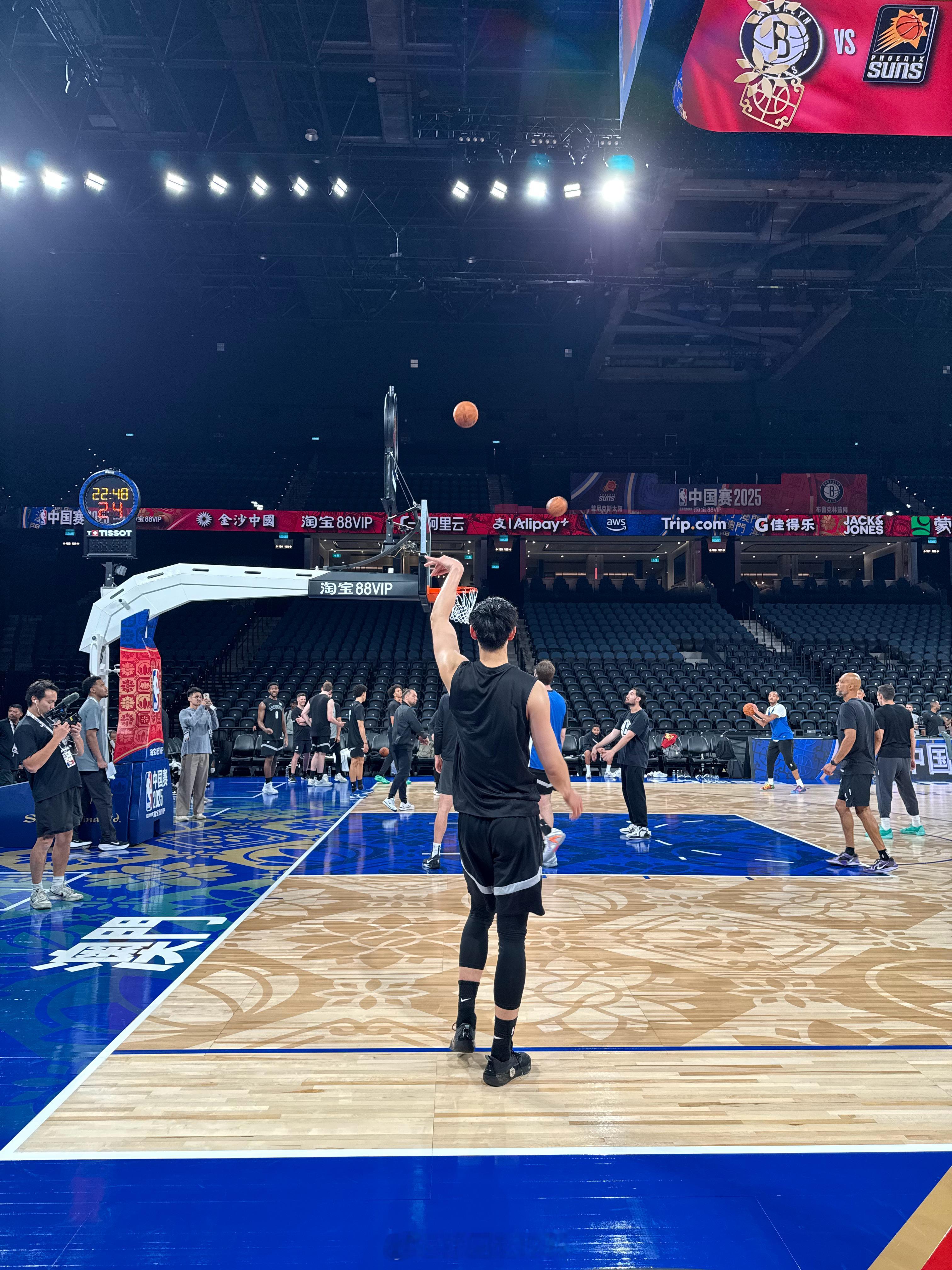 熟悉的背影、熟悉的发型、熟悉的手型！nba季前赛 ​​​