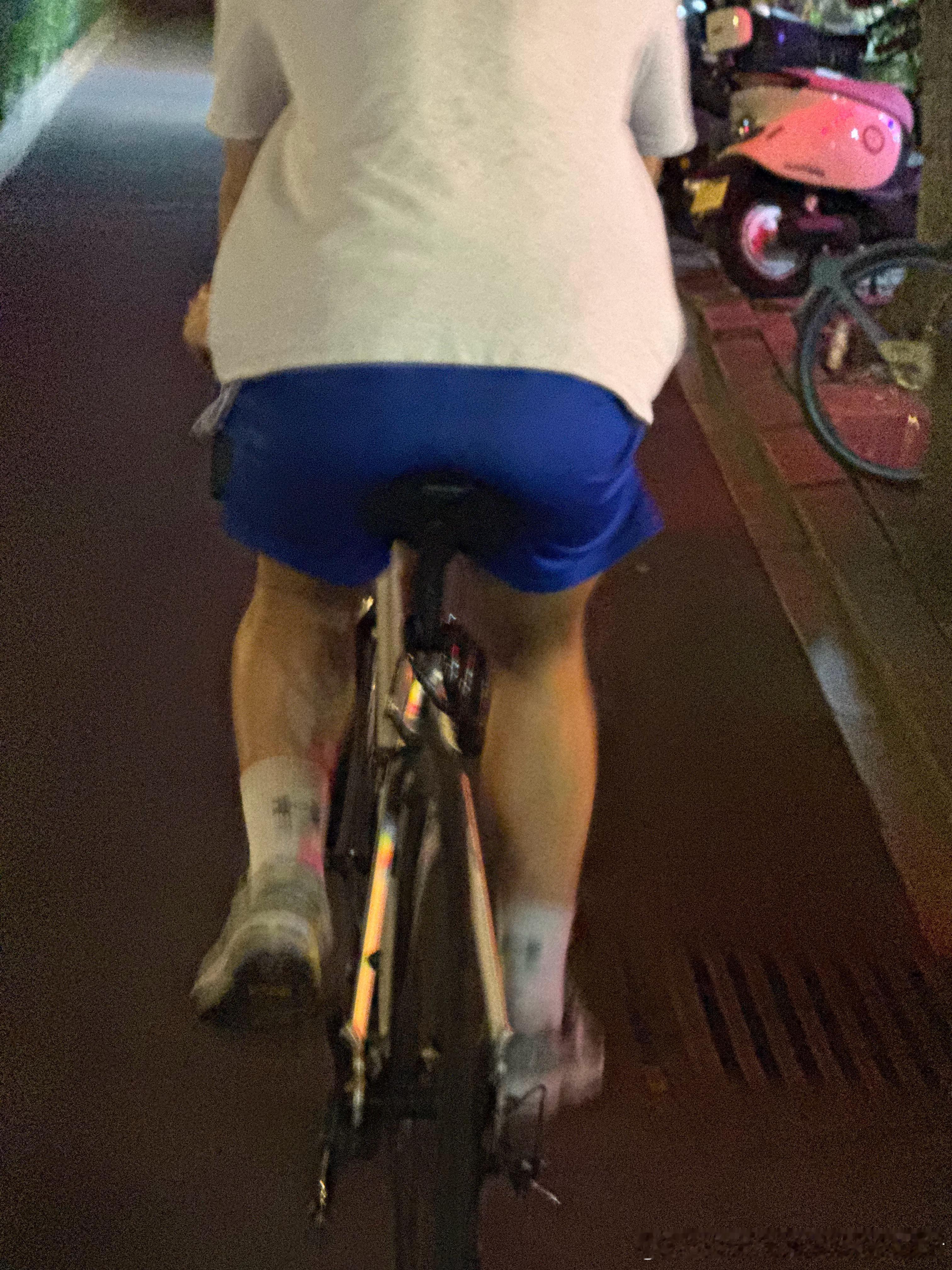 leq屁股好大  ​​​