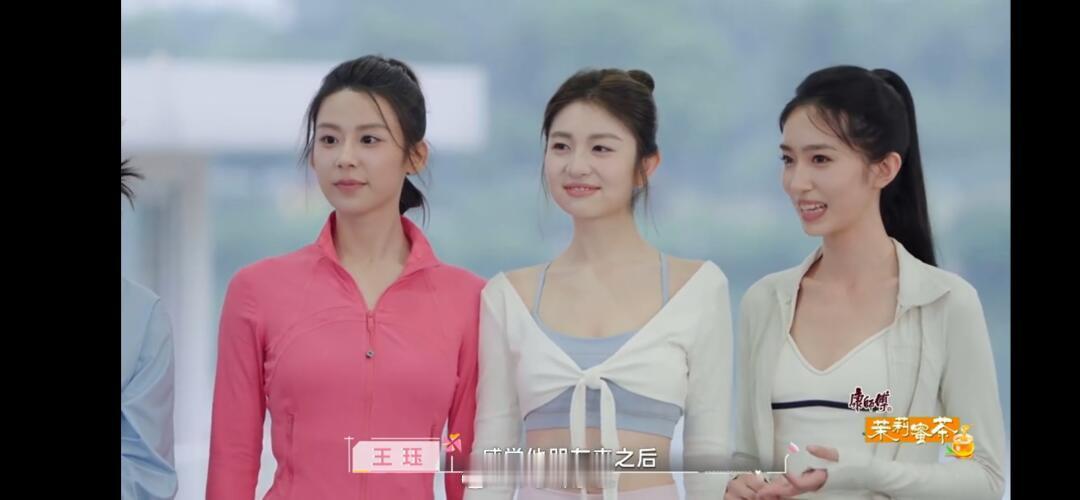 心动的信号[超话]头肩比大家都是人群中的一眼美女 就比例来论 一样的身高下 小头