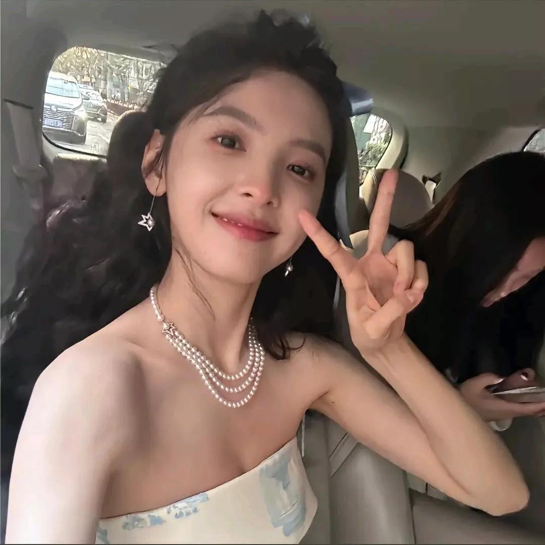 车中自拍，甜美微笑，珍珠项链，心情大好！💖📸车感自拍 珍珠淑女照 珍珠发箍自