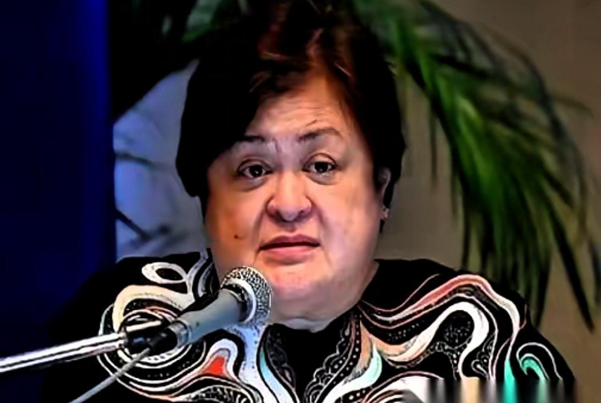 菲律宾干了件全世界没一个国家干过的事。
他们直接宣布，国家进入紧急状态。不是因为