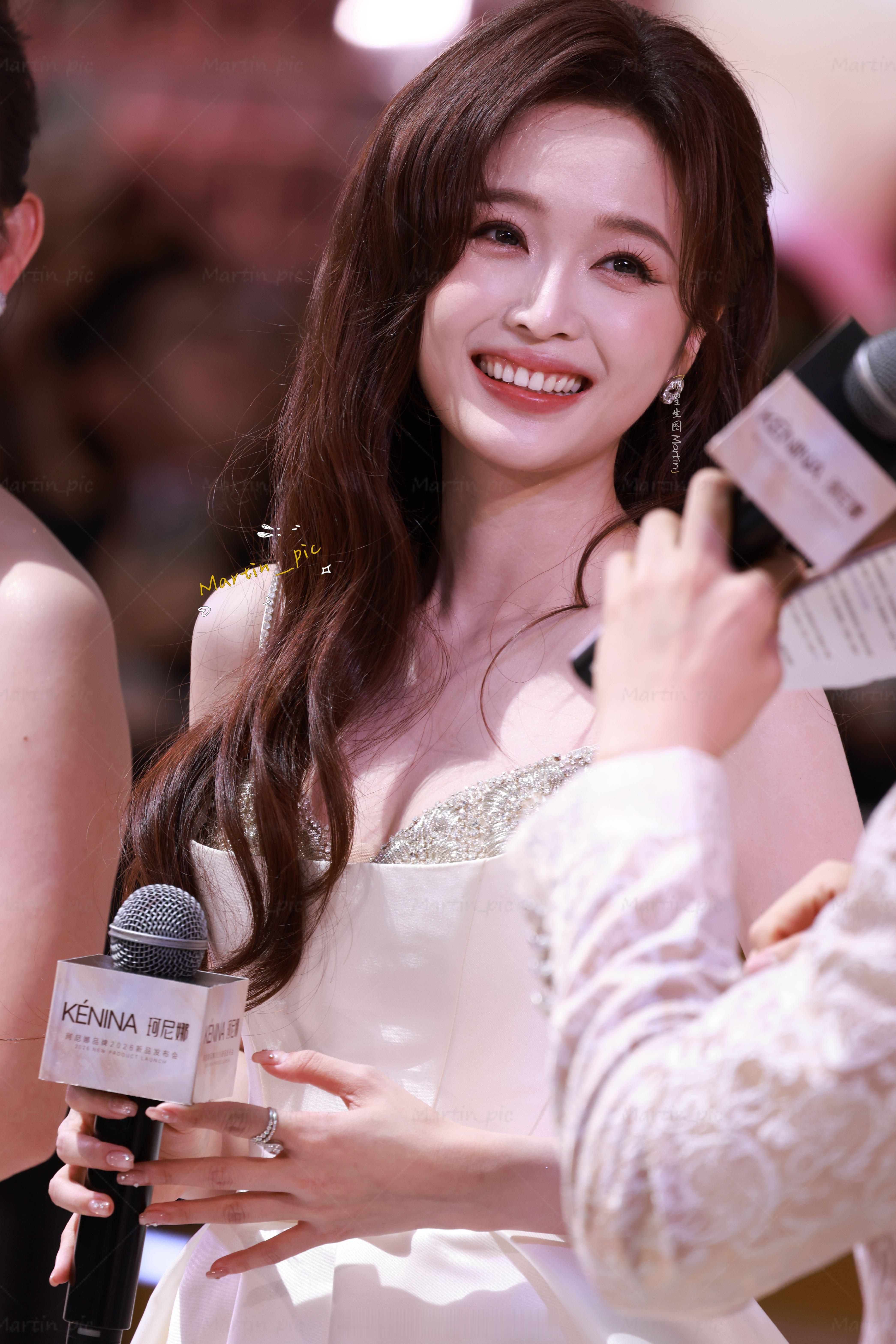 吴宣仪 吴宣仪珂尼娜品牌活动生图好甜好美的宣仪公主珂尼娜品牌代言人吴宣仪 wxy