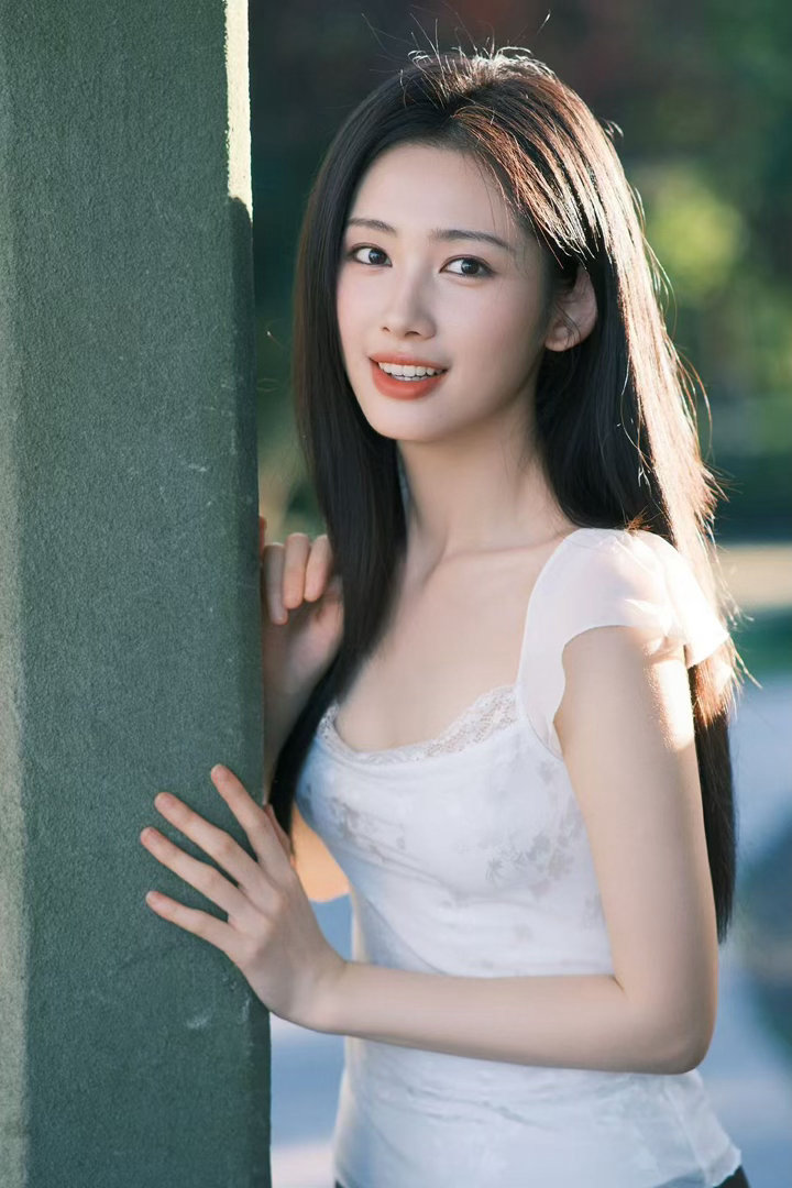鹤秋长发妹短发姐鹤秋长发短发都精彩 谁还没被短发叶芝鸿帅到？利落短发配飞行服英气
