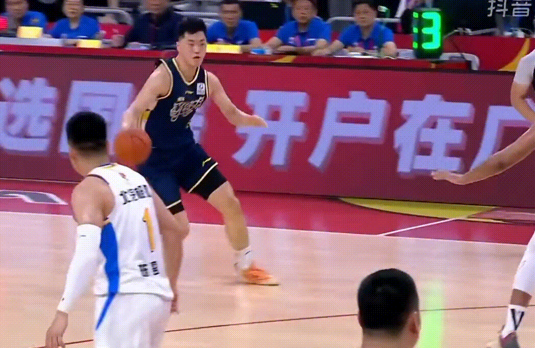 张皓嘉你这是认真的吗？别紧张啊广东男篮vs北京男篮