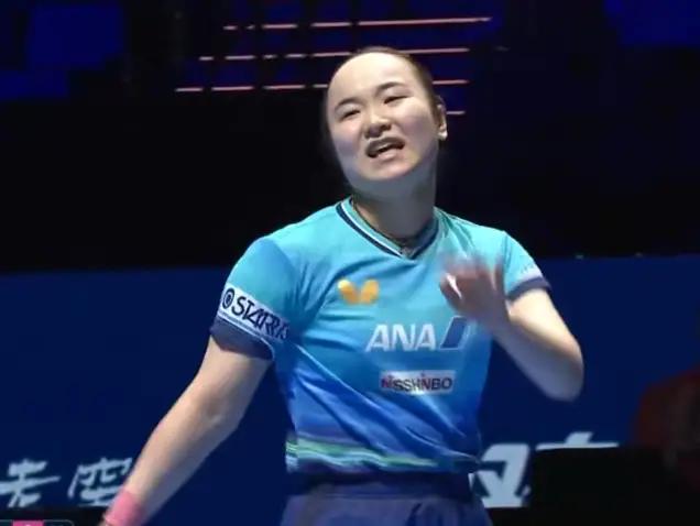 【伊藤美诚微笑着击败萨马拉，全程心态谈定】伊藤美诚这场 3-0 萨马拉，真的是“