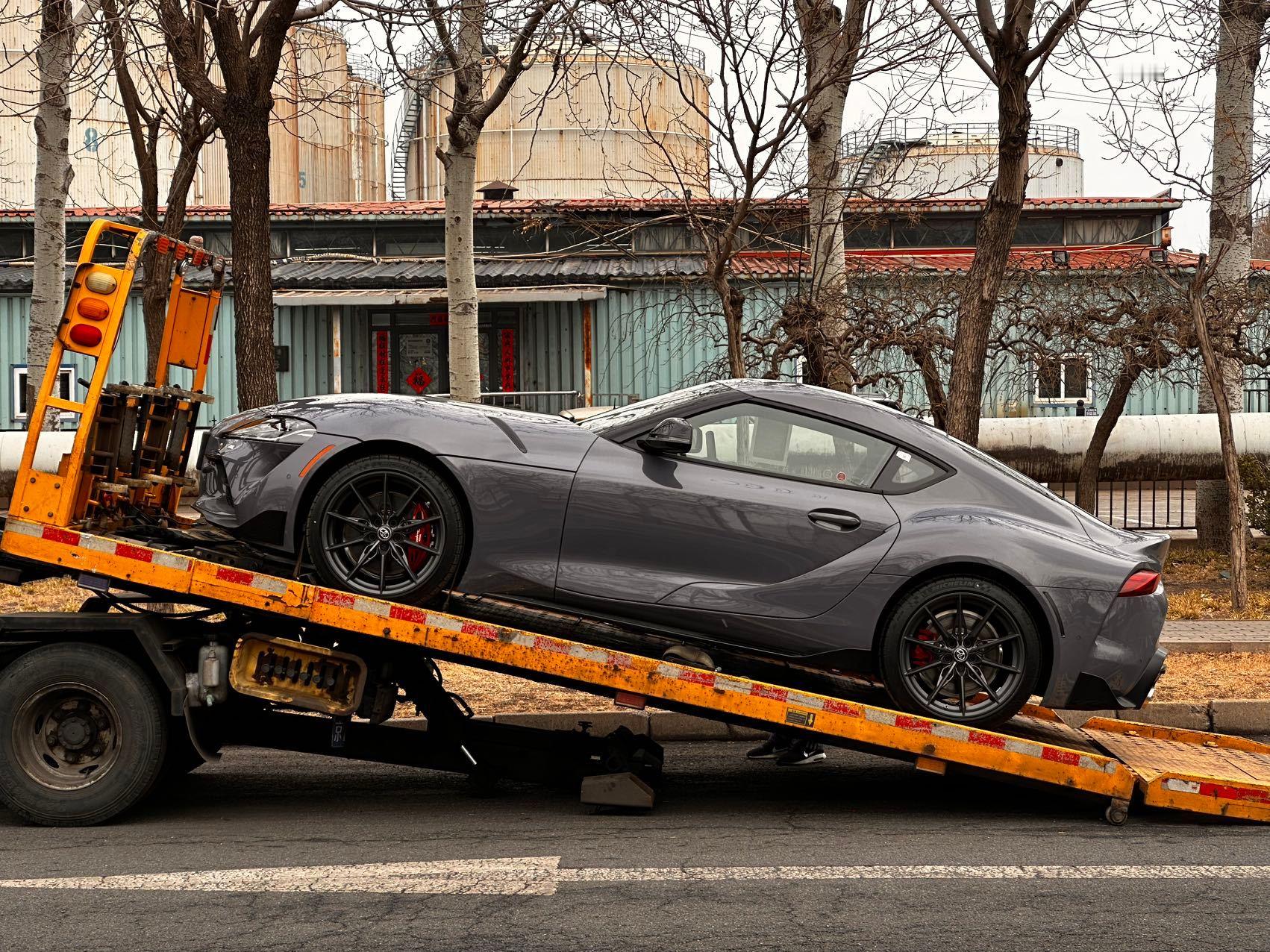 灰色A91 GR Supra手动挡安排交付这应该是北京第二台说实话，挺羡慕车主的
