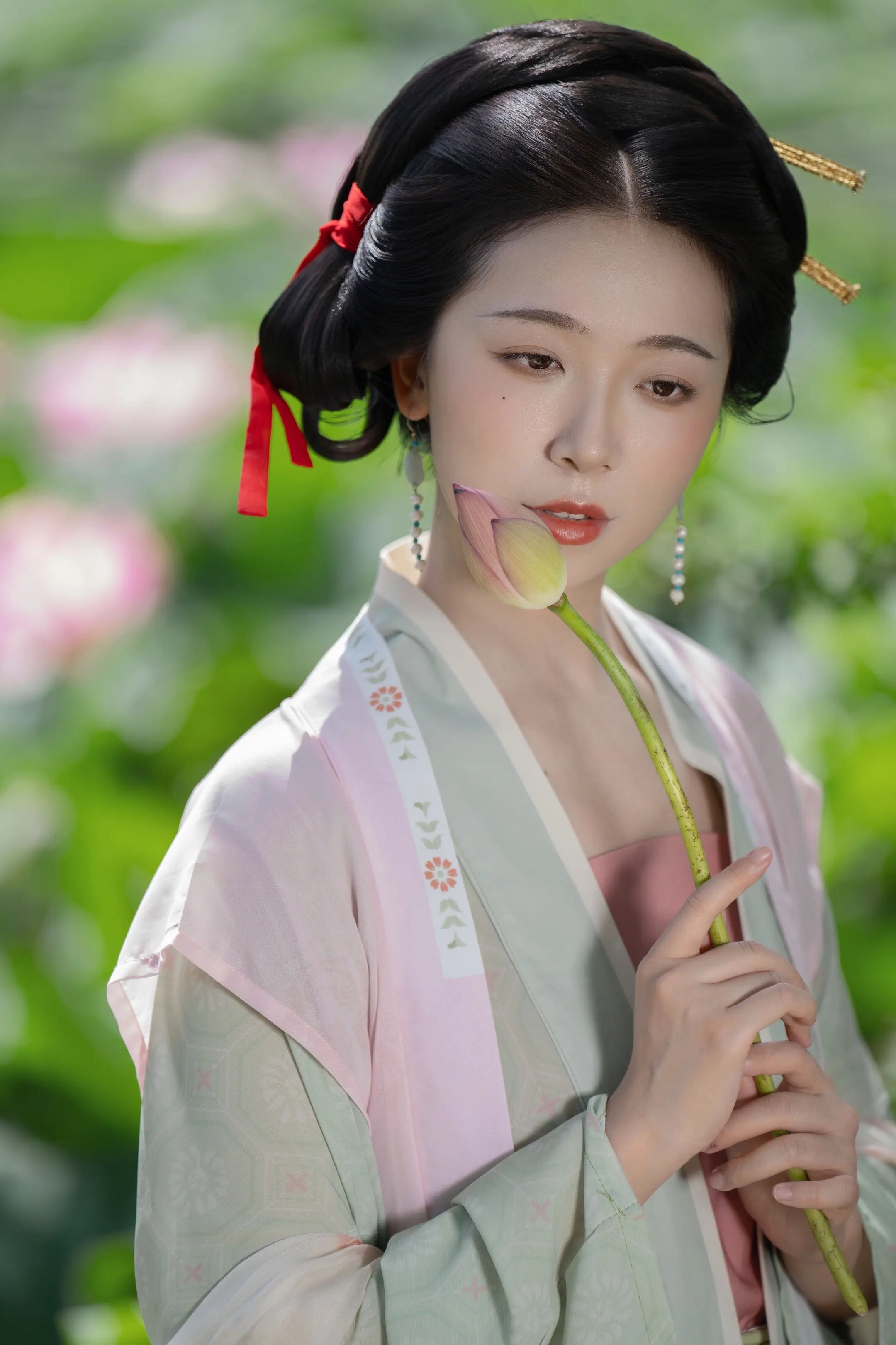 江南可采莲。