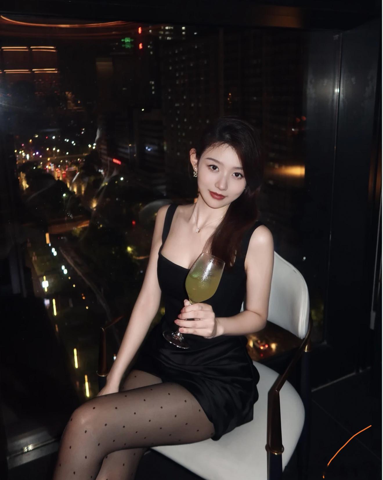 每天早起打卡正经又好看的小伙伴们早鸭 忍过今天应该就可以休息了 