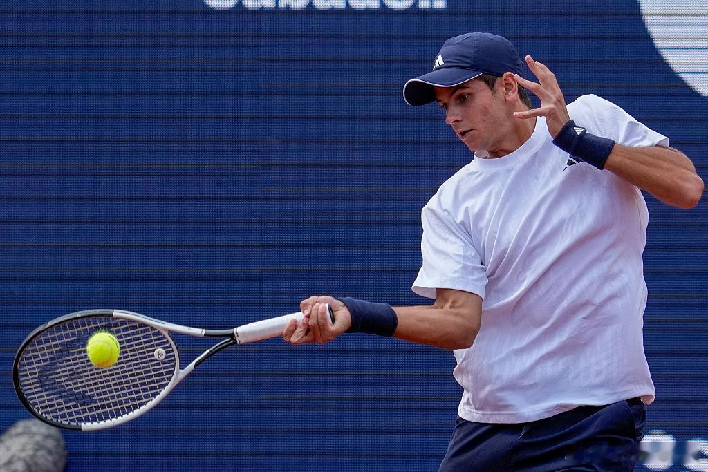 霍达尔先下一盘！ATP500 巴塞罗那公开赛半决赛，霍达尔首盘挽救全部6个破发点