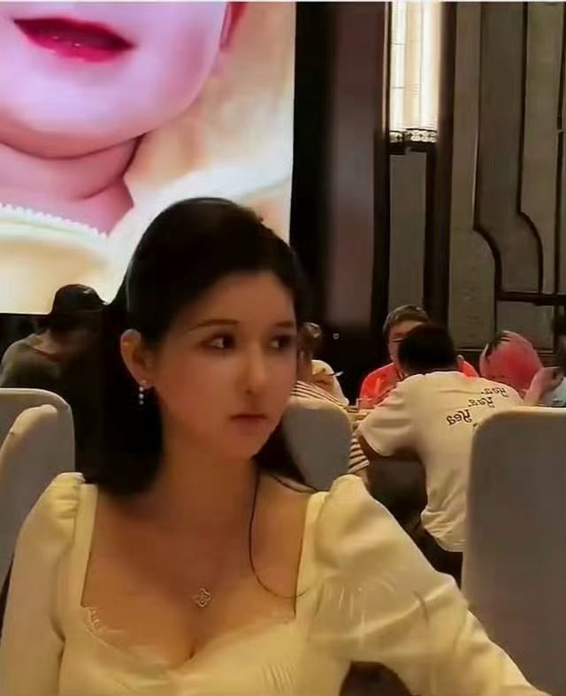 上海顶级名媛长得一模一样，富家公子们认得出来吗？ ​​​