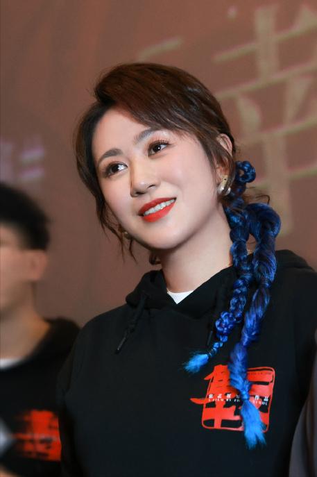 演员，马丽说，没有成名的时候，谁不是可怜的人，我当年跑剧组，一个导演拿着我的照片