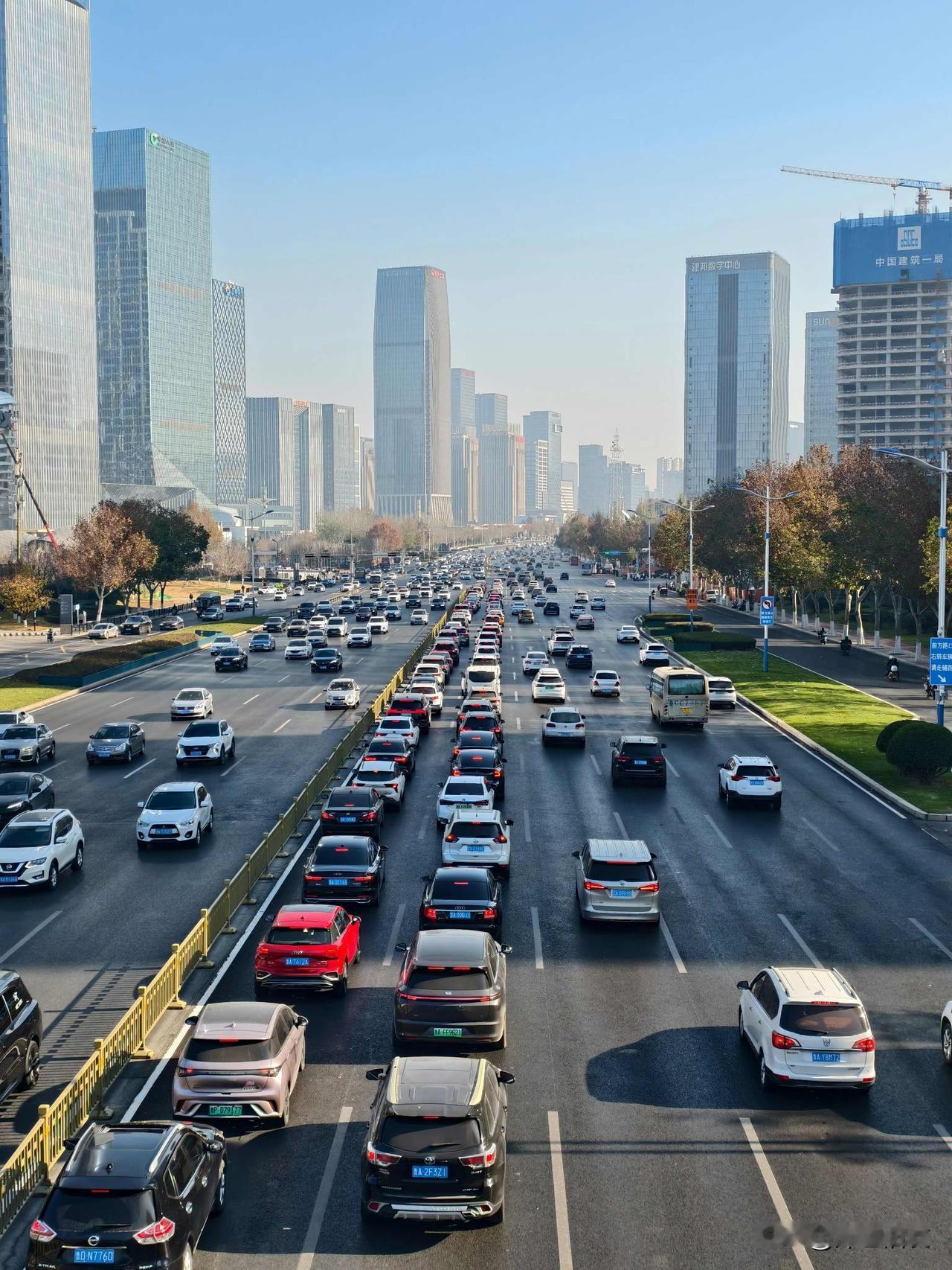 “没有好命，只有拼命”，
00后小伙跑外卖5年攒下112万。

一点不假，人的潜