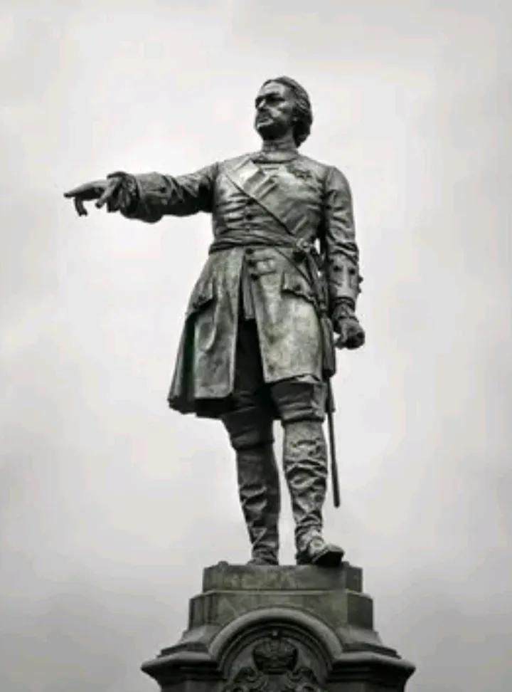 日本人当年有一个称霸世界的行动纲领，就是《田中奏折》，其路线是：如欲征服中国必先