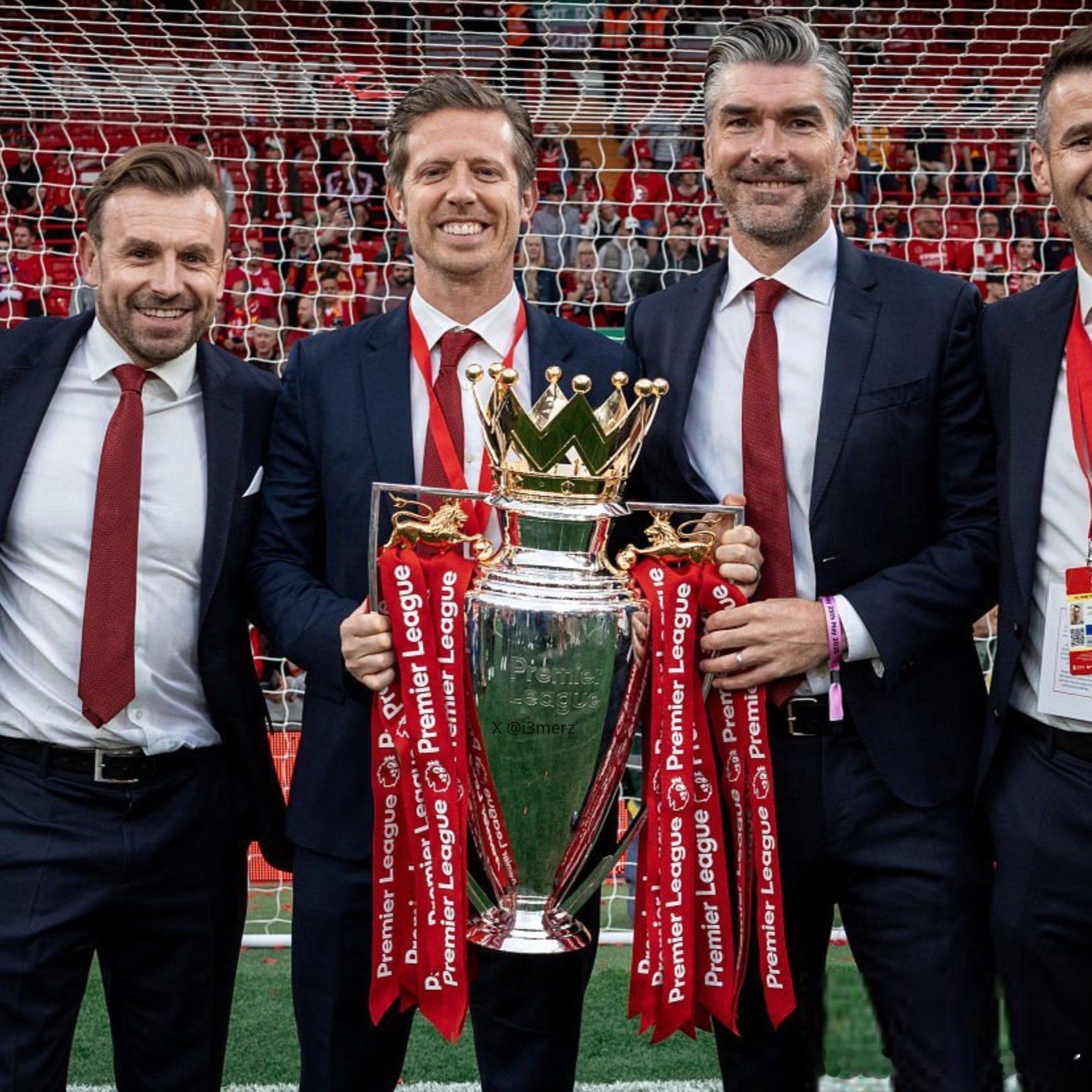 绿帽哥的故事理查德·休斯确实是确保斯洛特留在利物浦的关键人物。他完全支持斯洛特执