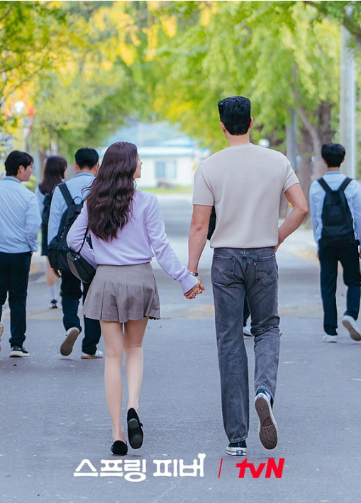 因为男女主的身材颜值备受关注的安普贤、李主傧tvN月火剧 《春日狂热》 ，现实版