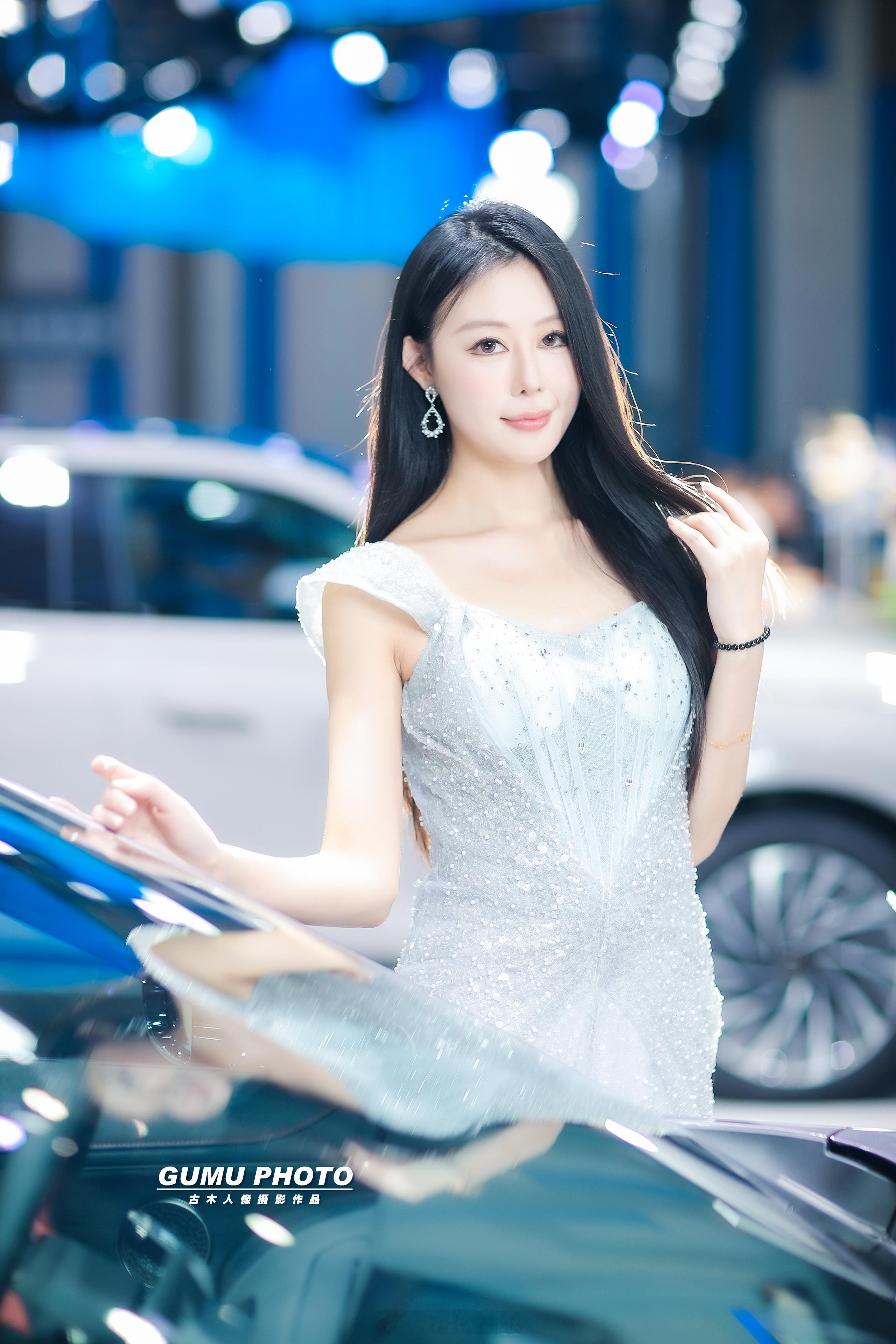2025贵阳汽车文化节星途展台模特小姐姐。2025贵阳汽车文化节第十五届贵阳汽车