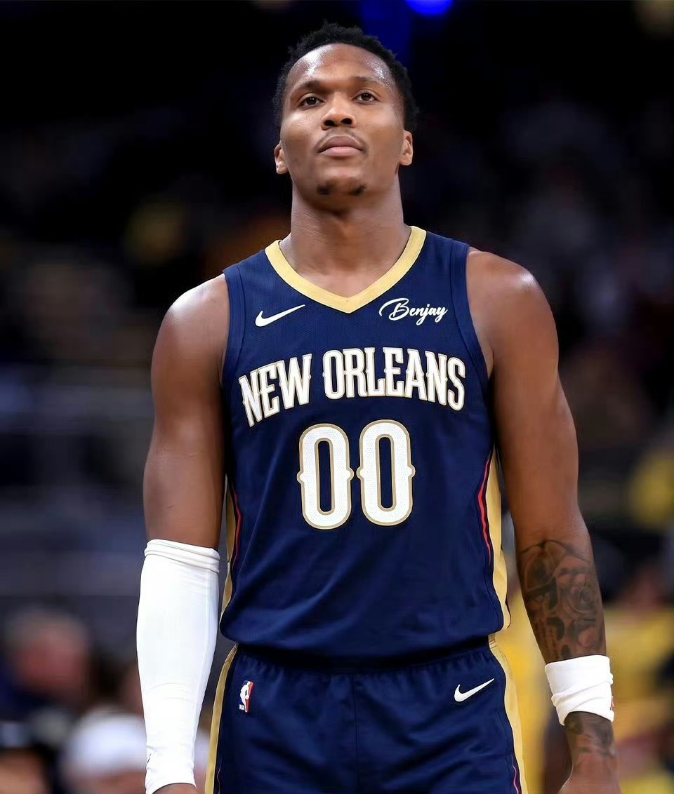 马瑟林加盟鹈鹕 据NBA名记Shams Charania报道，本内迪克特·马瑟林