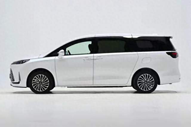 家用七座插混MPV怎么选？2027款别克GL8陆尚PHEV，家用取向很实在