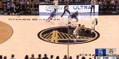 动次打次，动次打次！
库里妖娆的扭起腰来了！[我想静静][我想静静][我想静静]