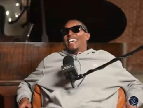 3月23日 前NBA球员路易斯·威廉姆斯近日在播客《Out The Mud》上，